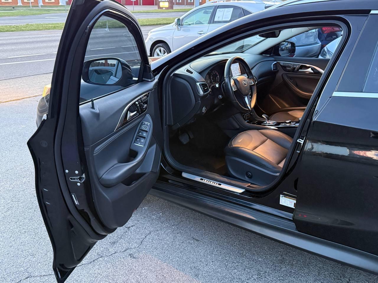 Infiniti QX30 Luxury AWD 2017