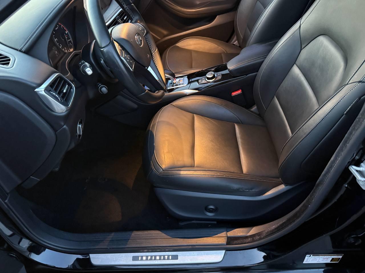 Infiniti QX30 Luxury AWD 2017