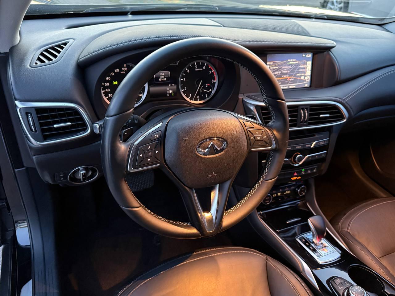 Infiniti QX30 Luxury AWD 2017