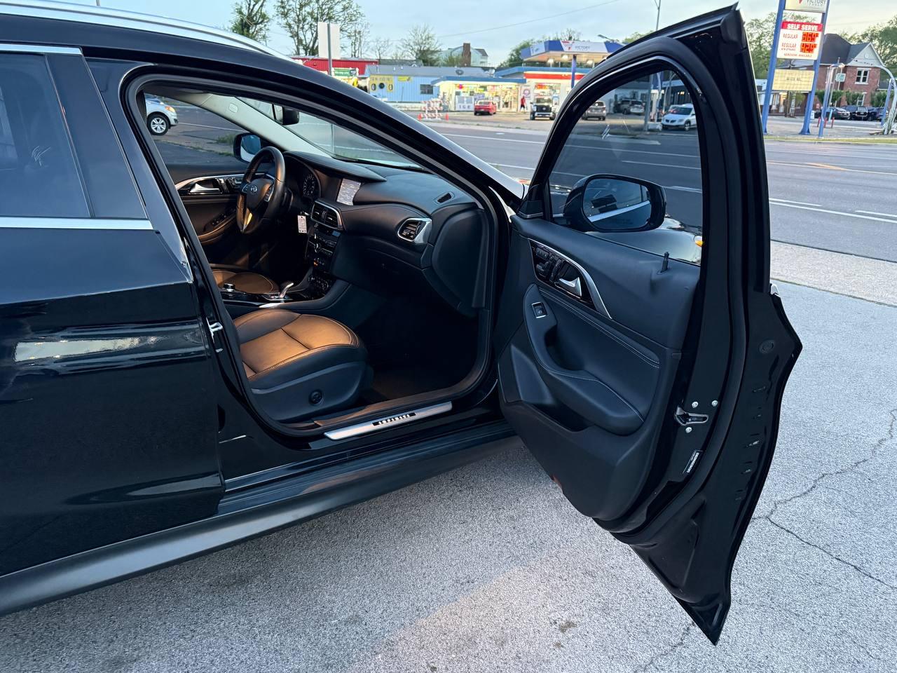 Infiniti QX30 Luxury AWD 2017