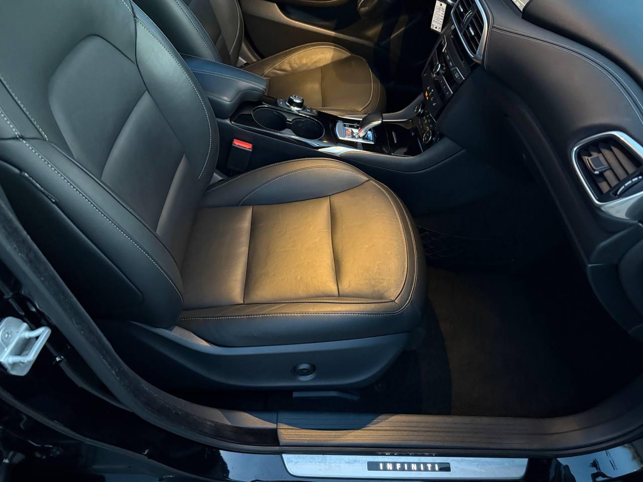 Infiniti QX30 Luxury AWD 2017