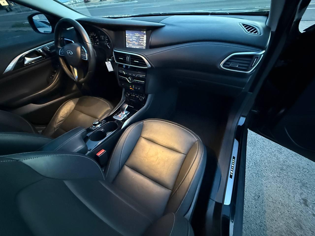 Infiniti QX30 Luxury AWD 2017