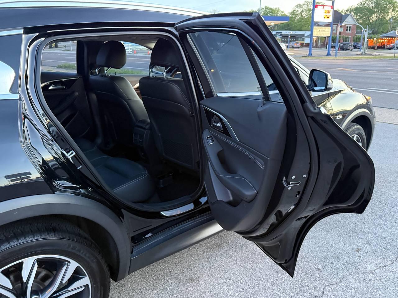 Infiniti QX30 Luxury AWD 2017