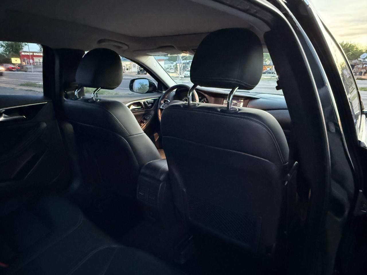 Infiniti QX30 Luxury AWD 2017