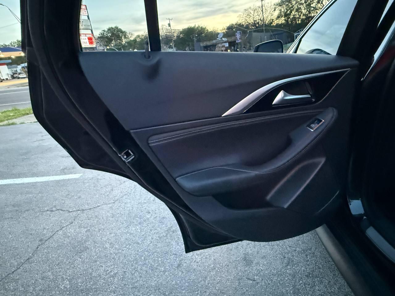 Infiniti QX30 Luxury AWD 2017