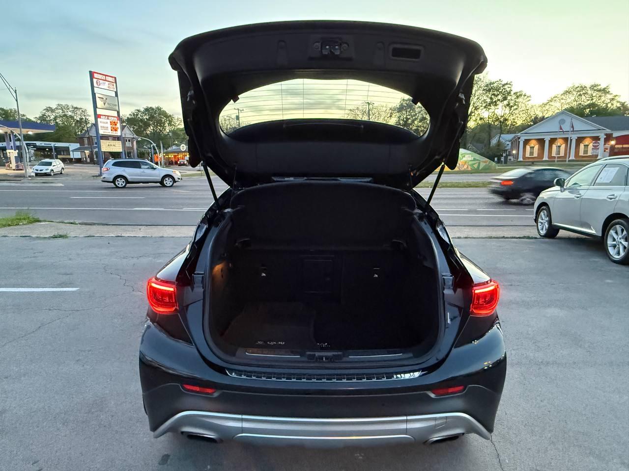 Infiniti QX30 Luxury AWD 2017