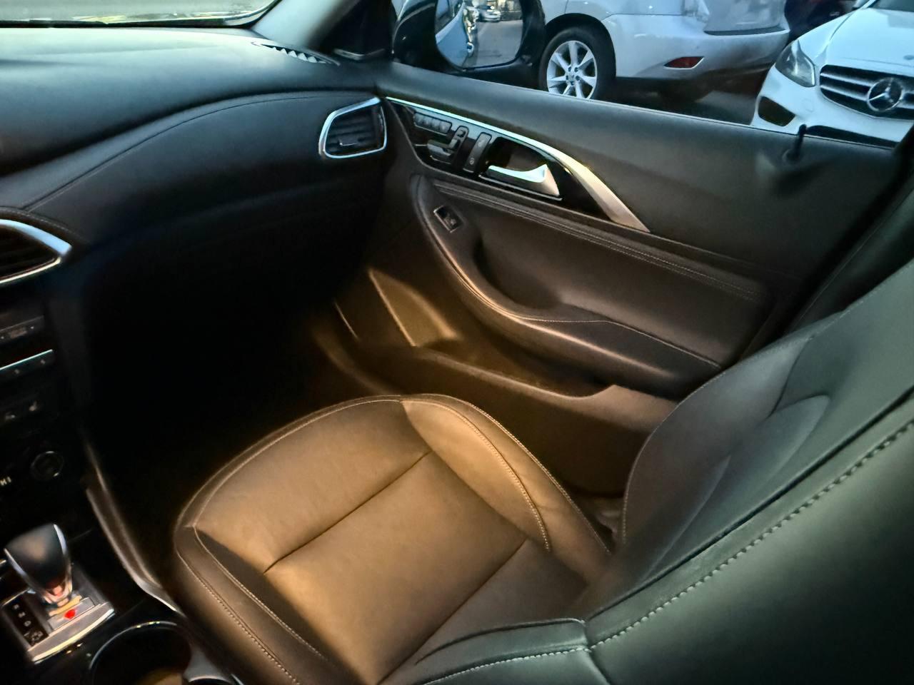 Infiniti QX30 Luxury AWD 2017