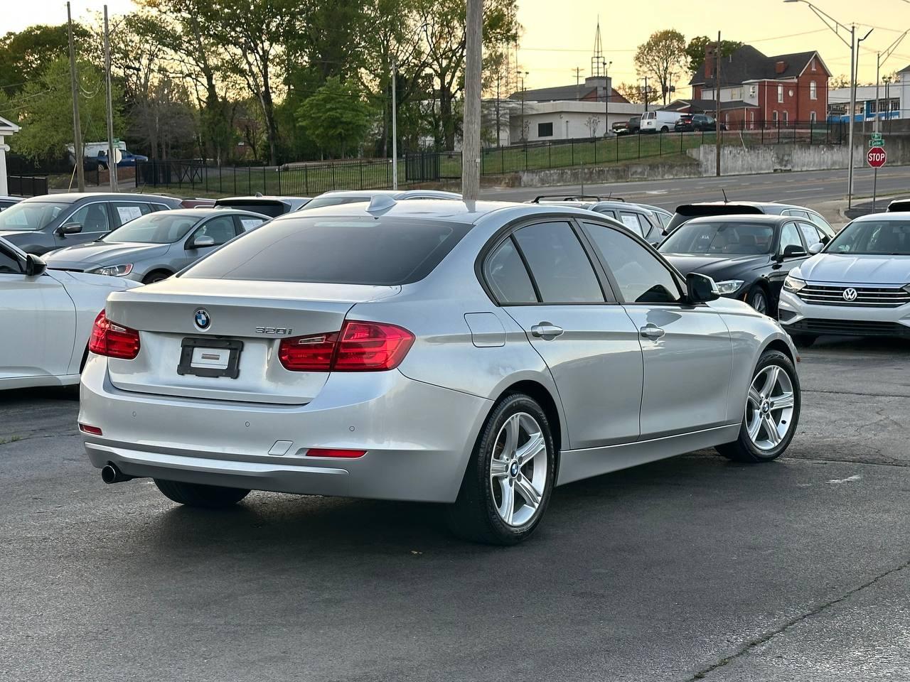 BMW 3-Series 320i Sedan 2014