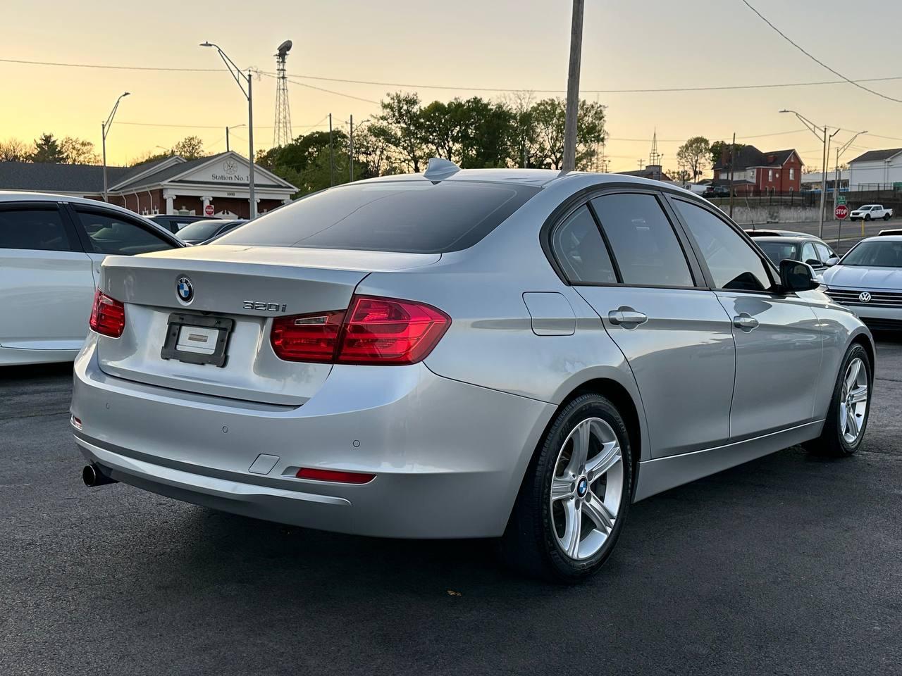 BMW 3-Series 320i Sedan 2014