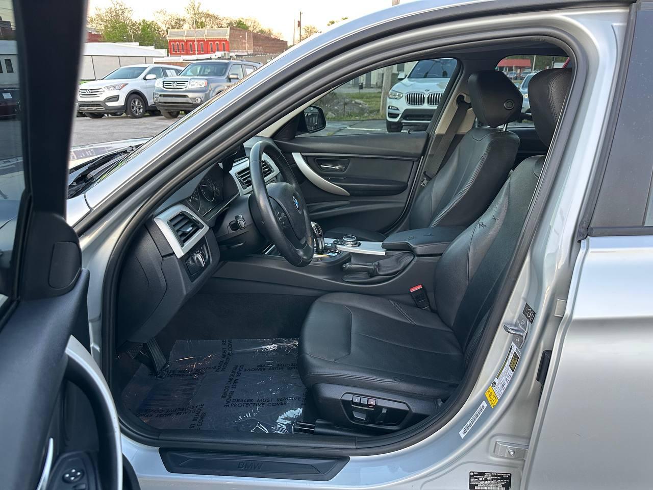 BMW 3-Series 320i Sedan 2014