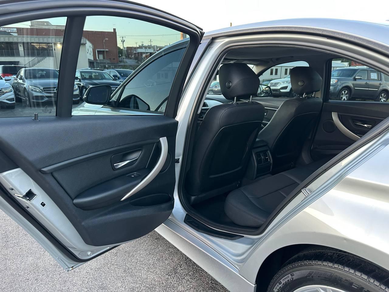 BMW 3-Series 320i Sedan 2014