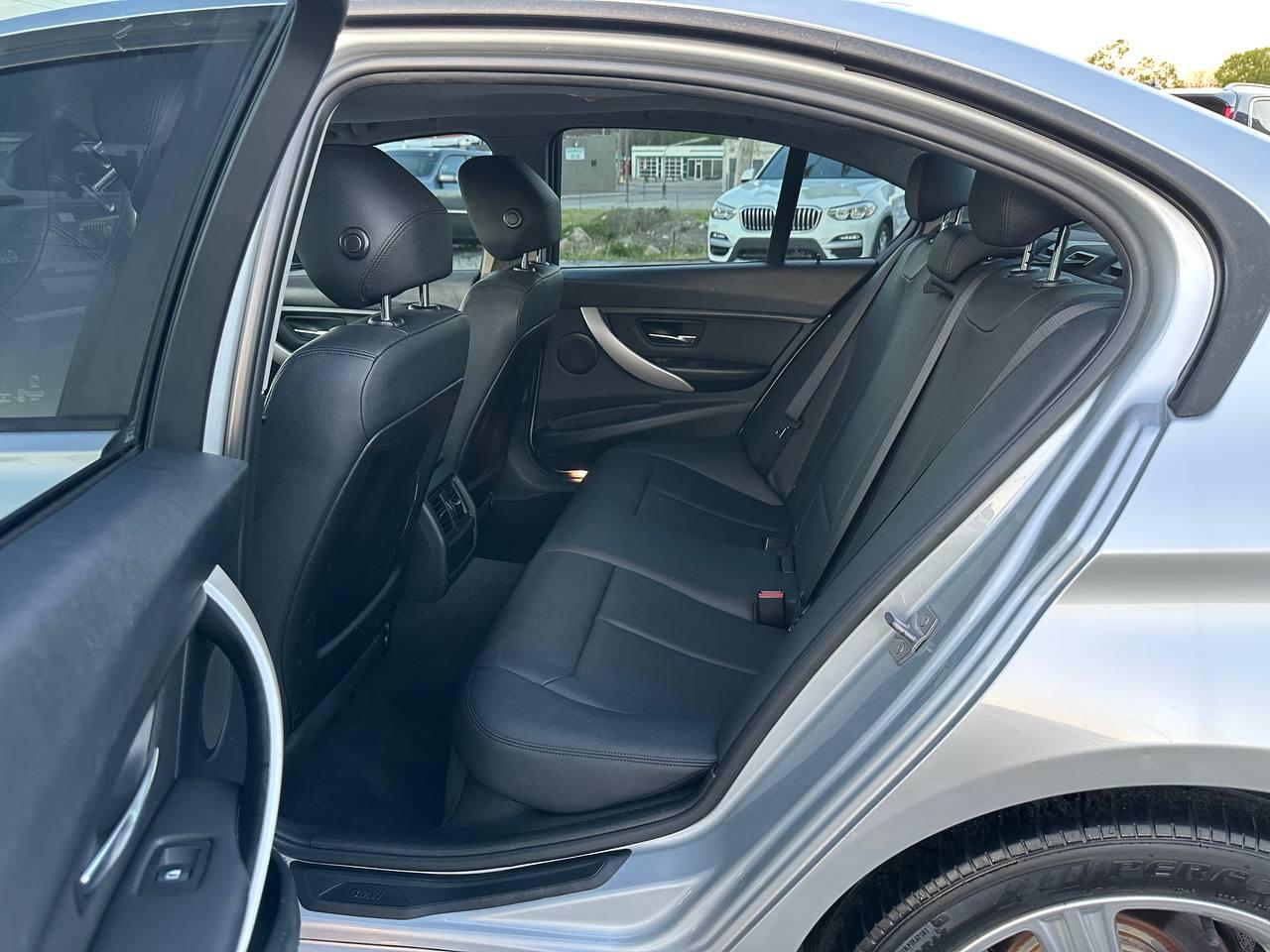 BMW 3-Series 320i Sedan 2014