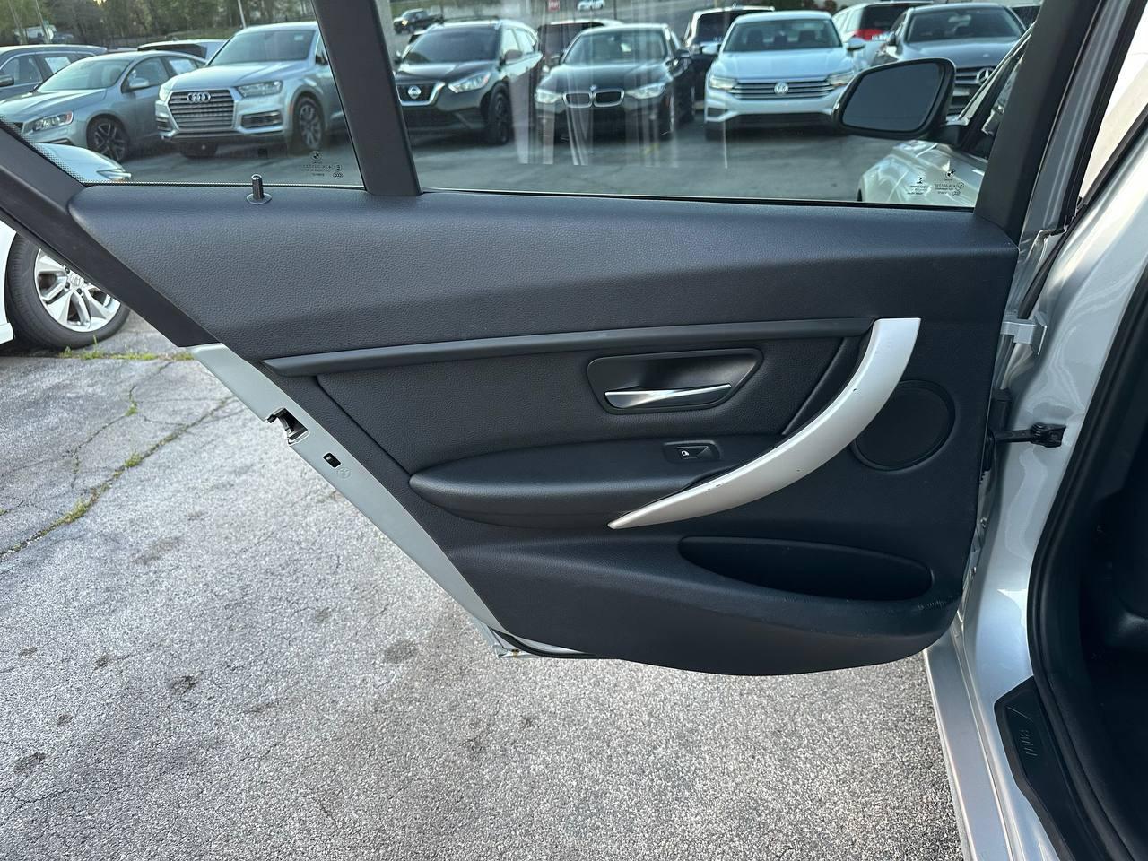 BMW 3-Series 320i Sedan 2014