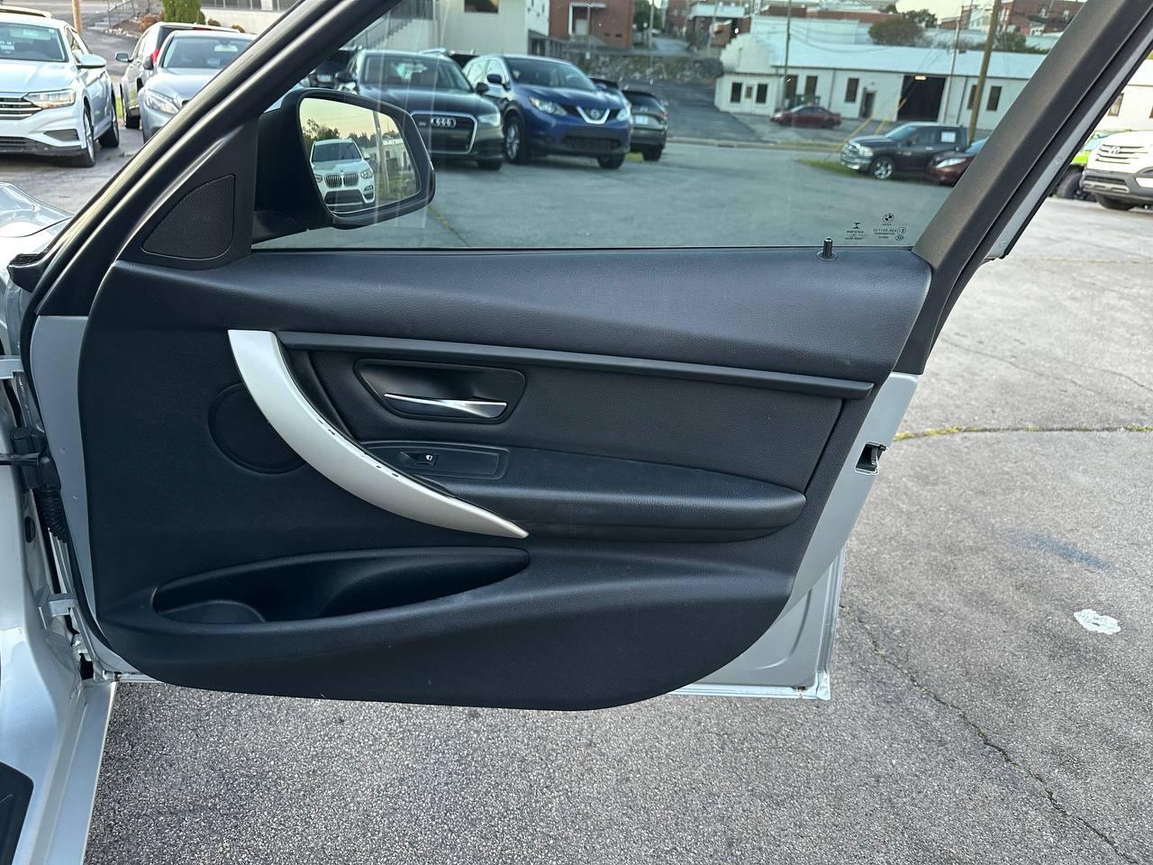 BMW 3-Series 320i Sedan 2014