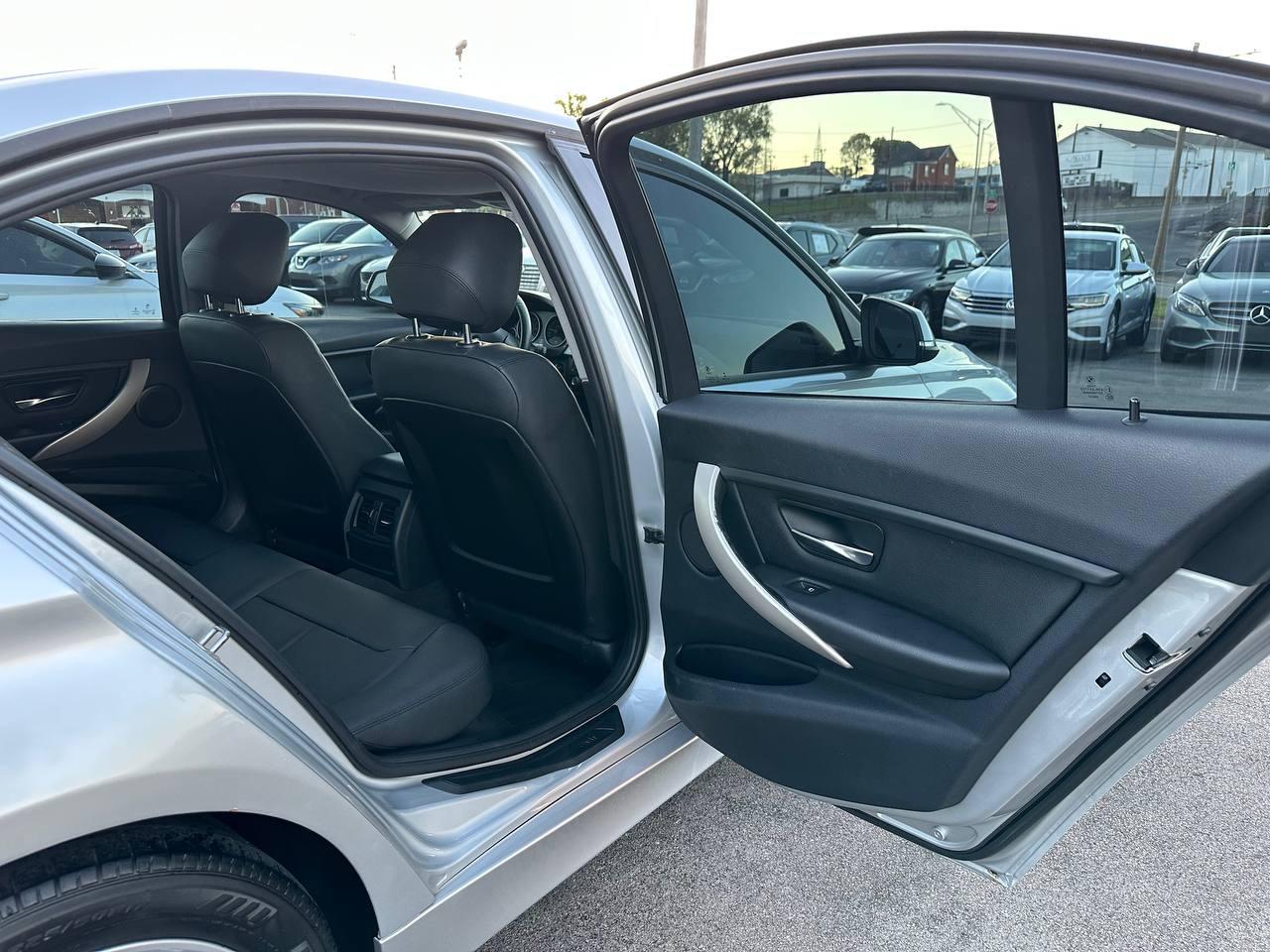 BMW 3-Series 320i Sedan 2014