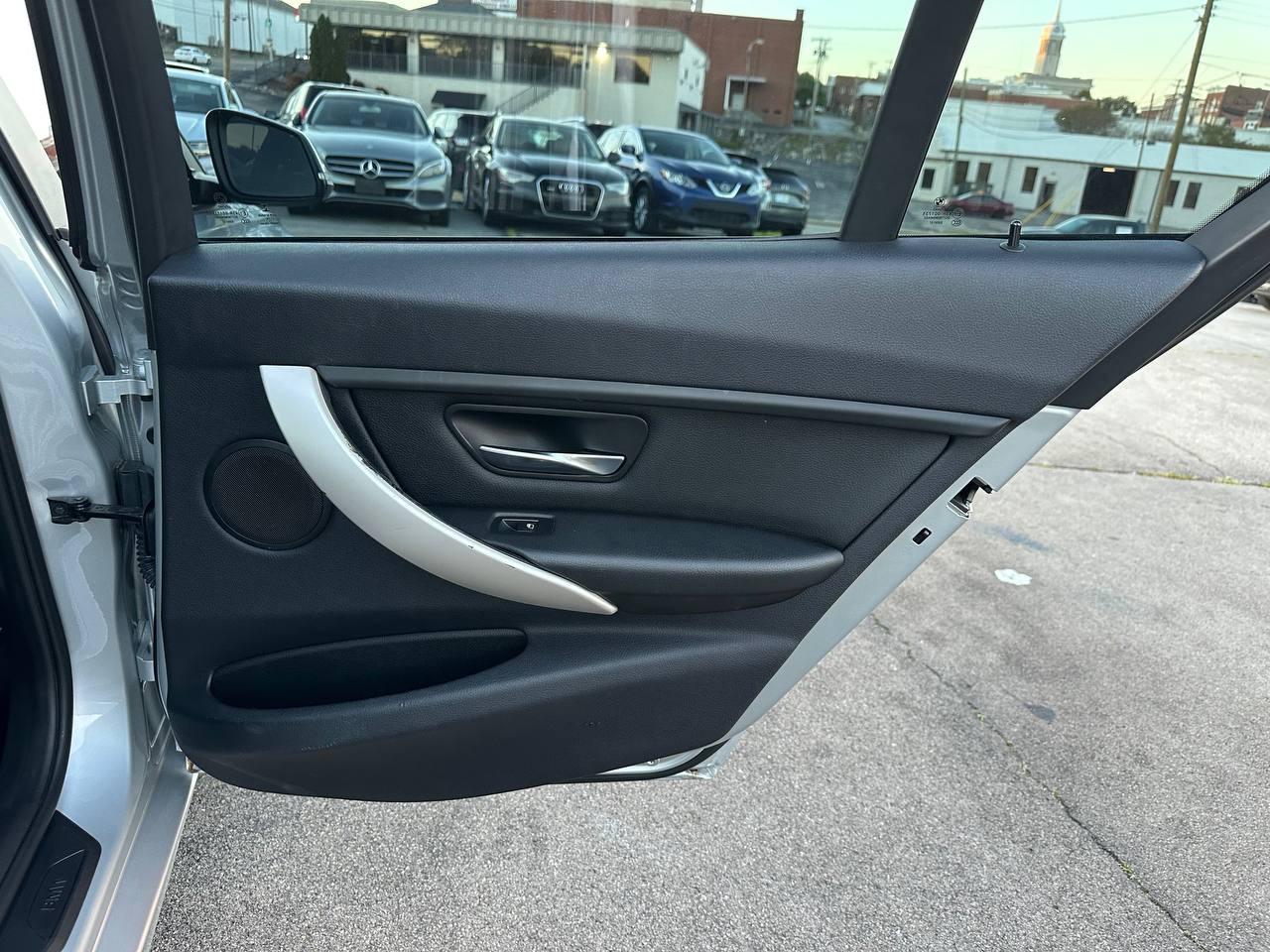 BMW 3-Series 320i Sedan 2014