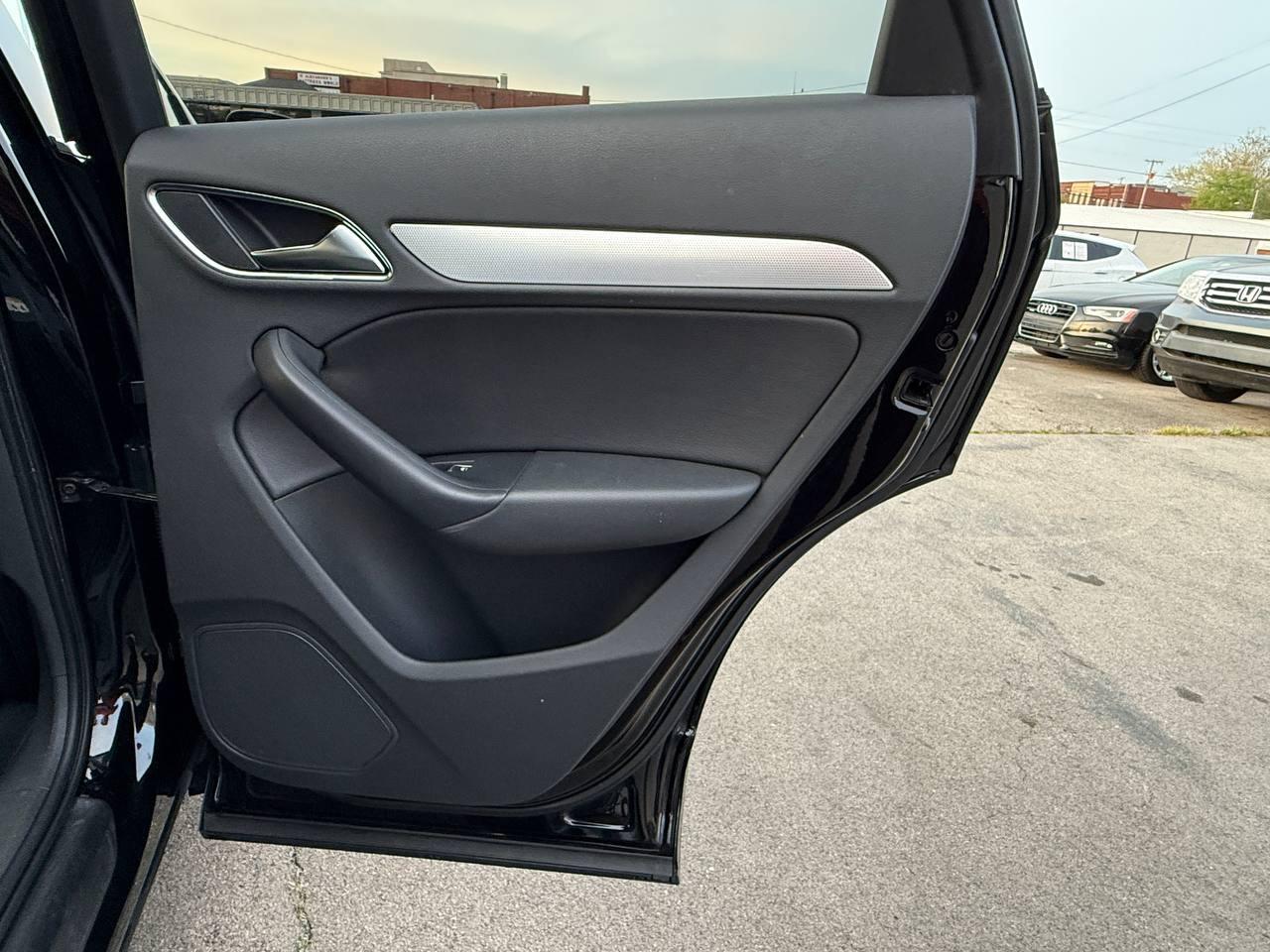 Audi Q3 2.0T quattro Premium Plus 2016