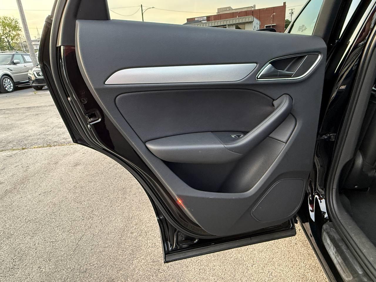 Audi Q3 2.0T quattro Premium Plus 2016