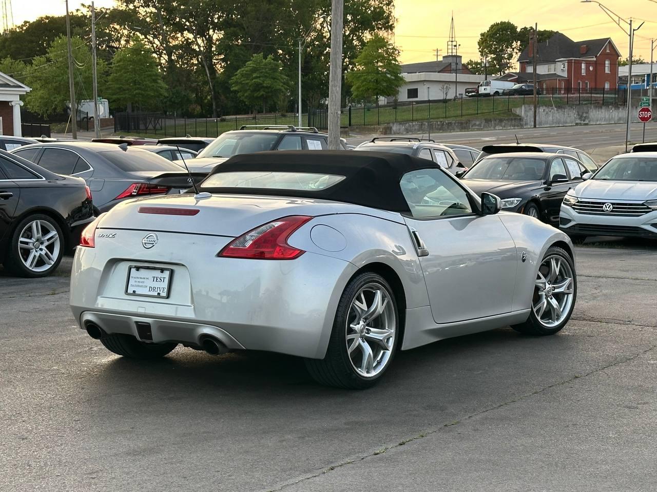 Nissan Z 370Z Touring Roadster 2012