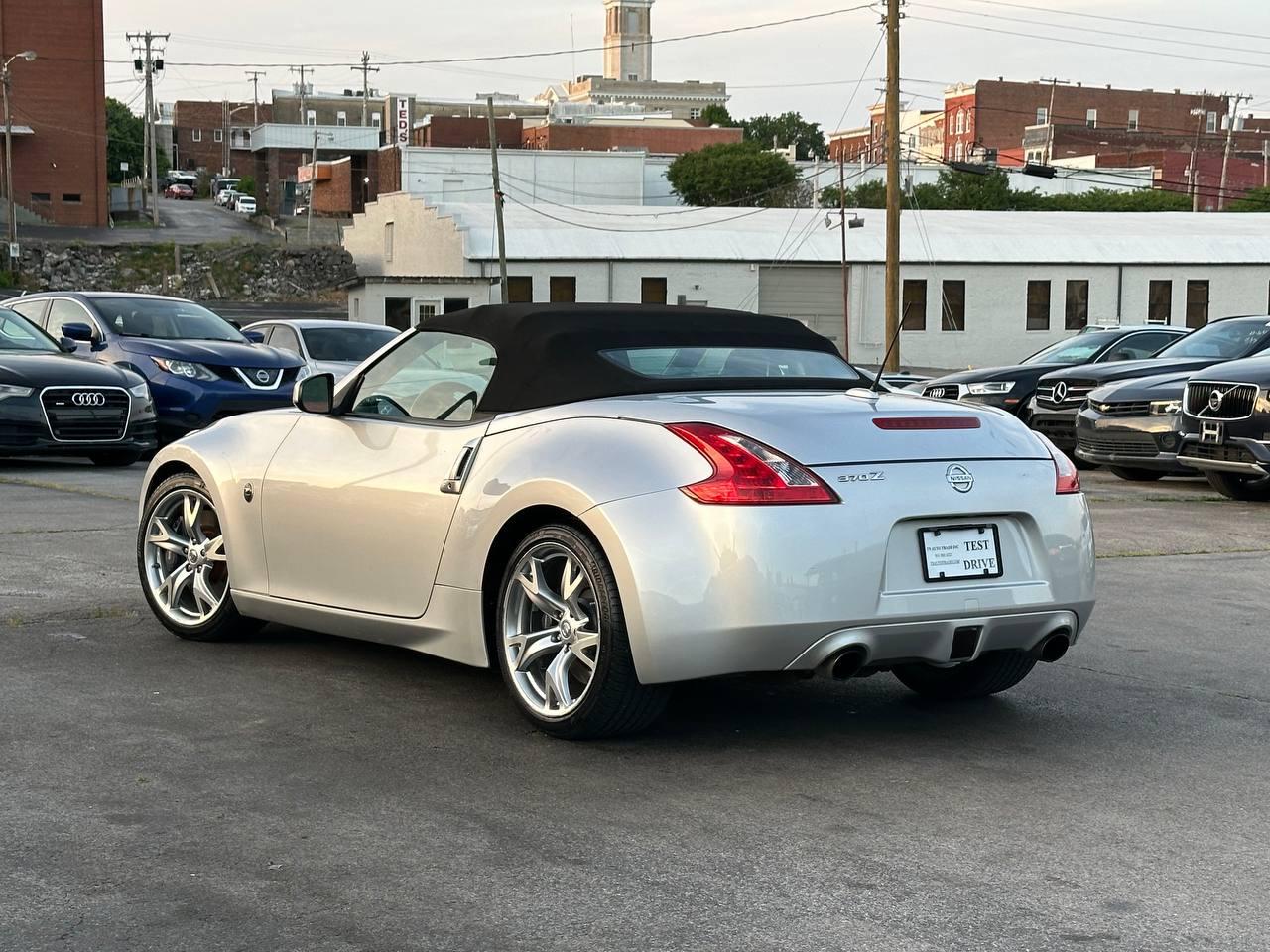 Nissan Z 370Z Touring Roadster 2012