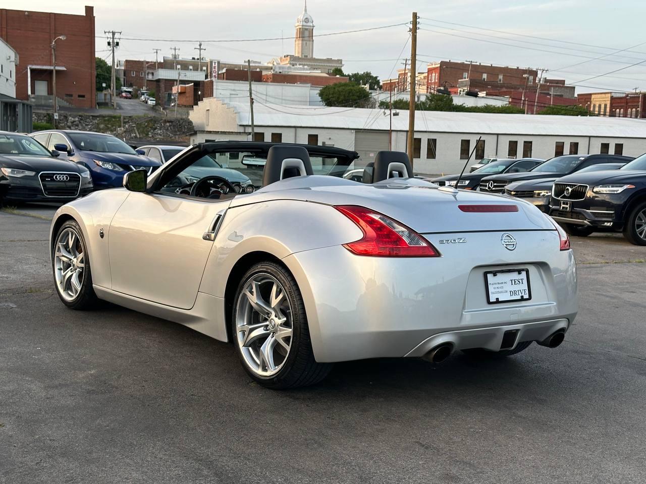 Nissan Z 370Z Touring Roadster 2012