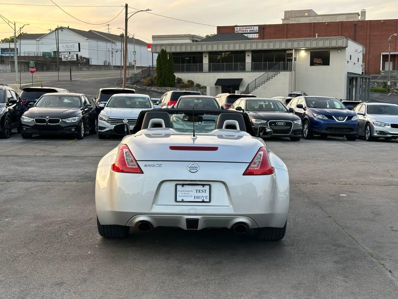 Nissan Z 370Z Touring Roadster 2012