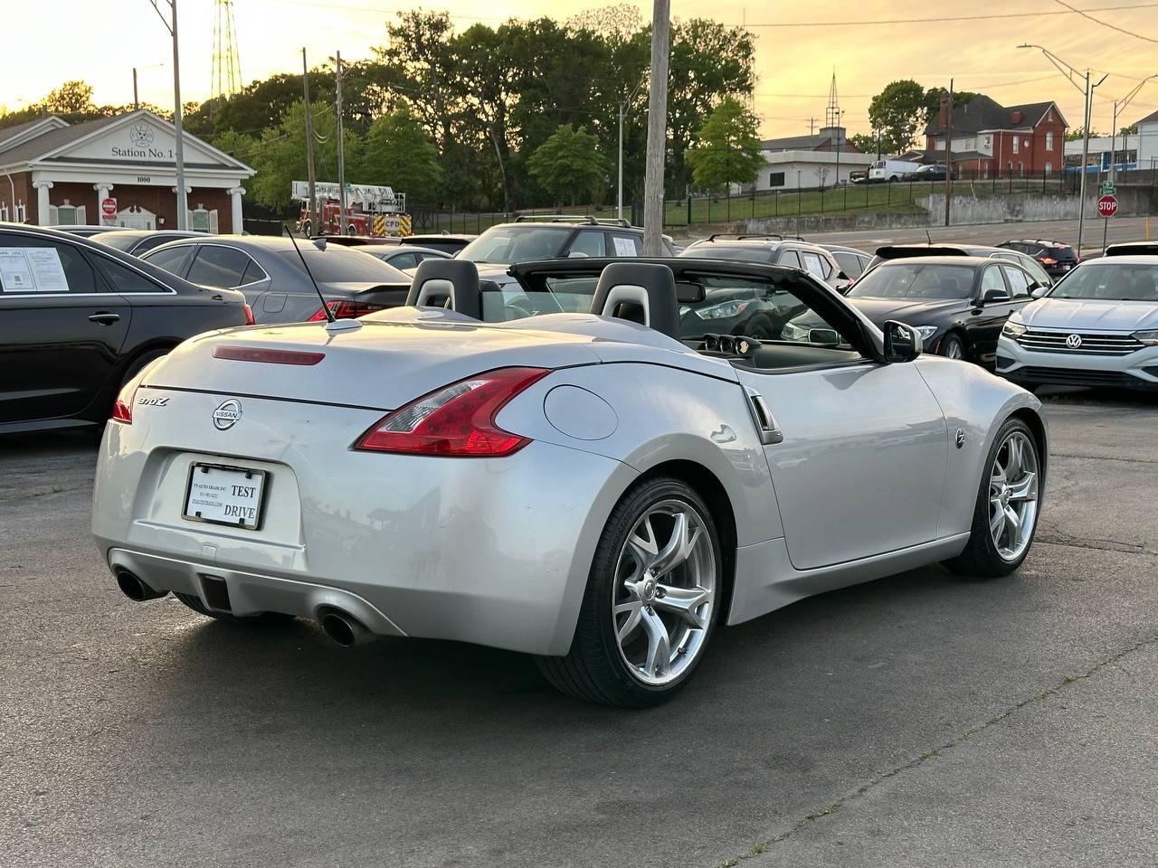 Nissan Z 370Z Touring Roadster 2012