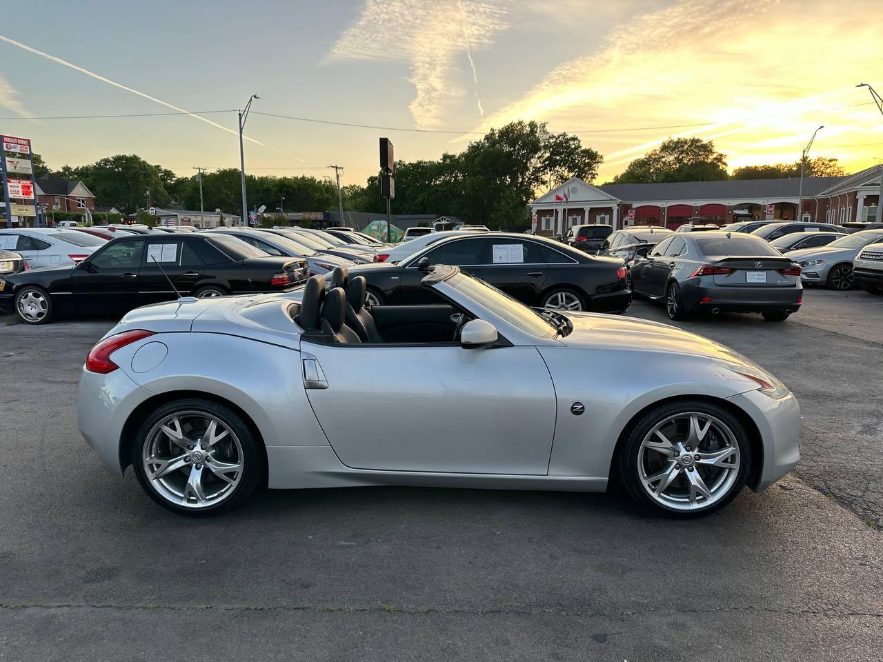 Nissan Z 370Z Touring Roadster 2012