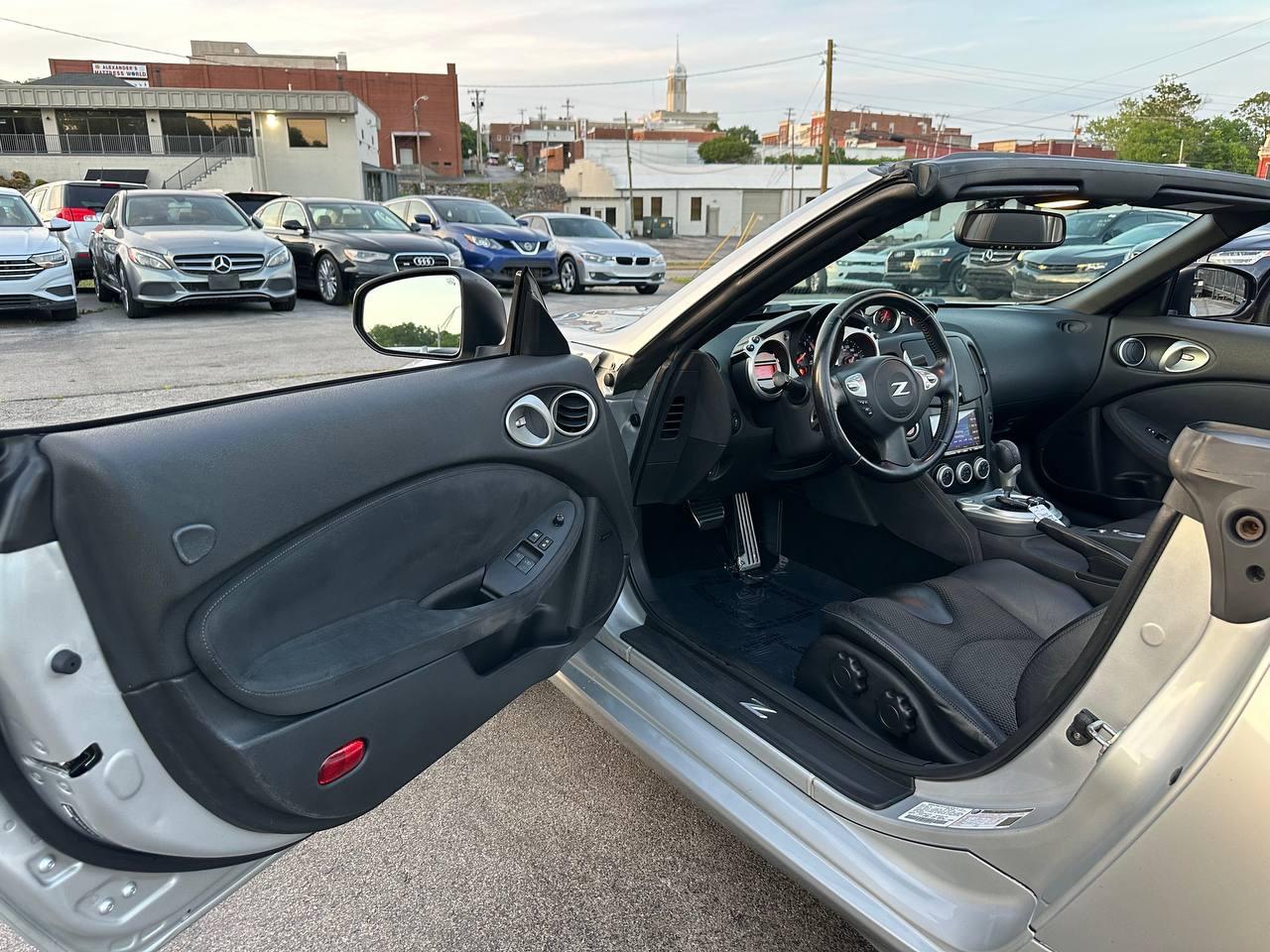 Nissan Z 370Z Touring Roadster 2012