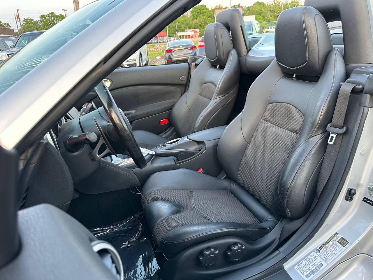 Nissan Z 370Z Touring Roadster 2012