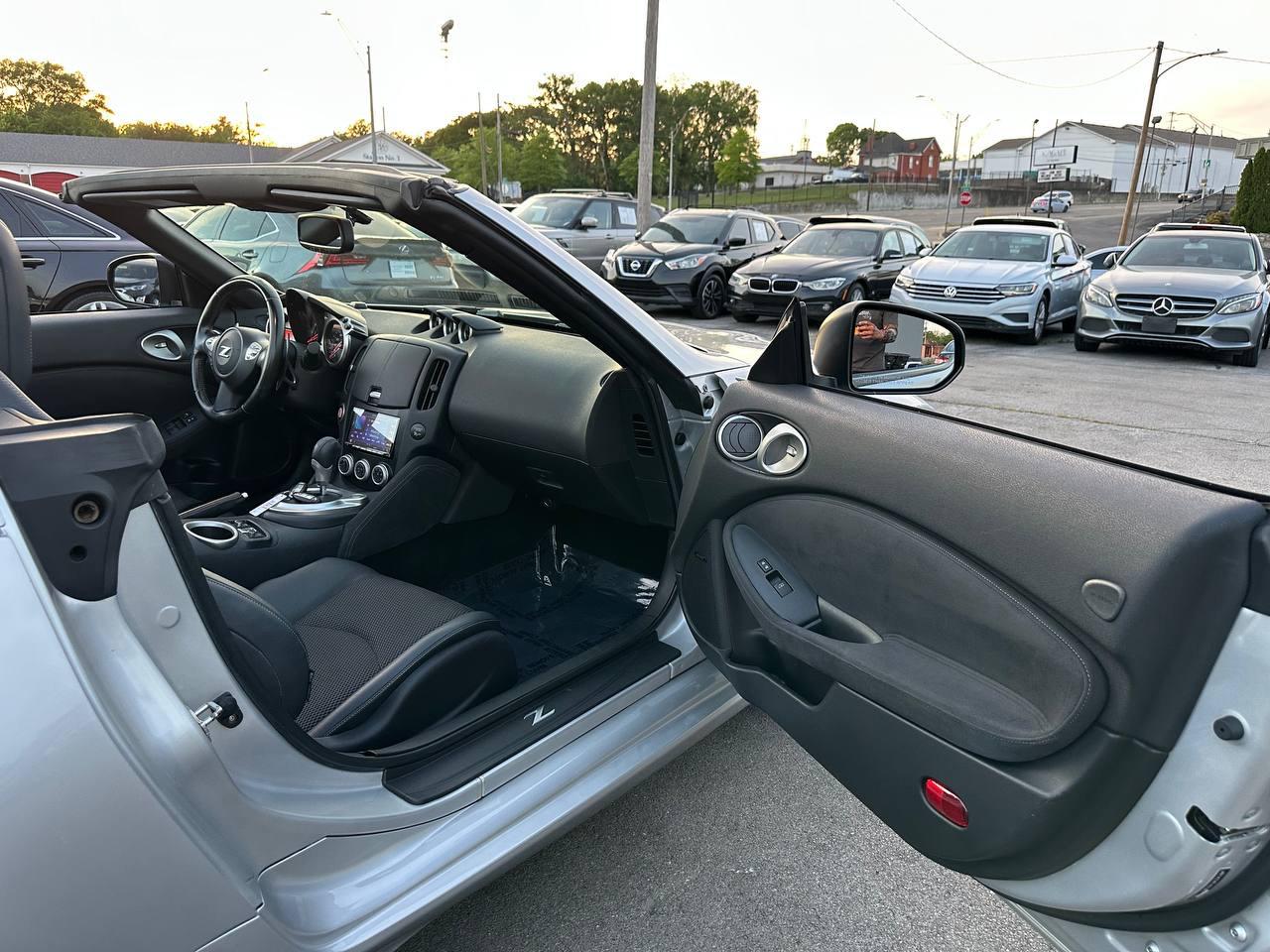 Nissan Z 370Z Touring Roadster 2012