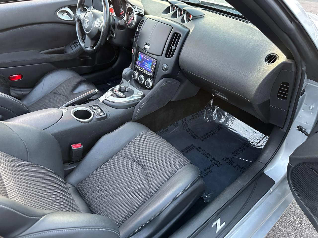 Nissan Z 370Z Touring Roadster 2012