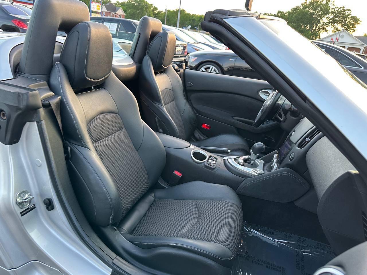 Nissan Z 370Z Touring Roadster 2012