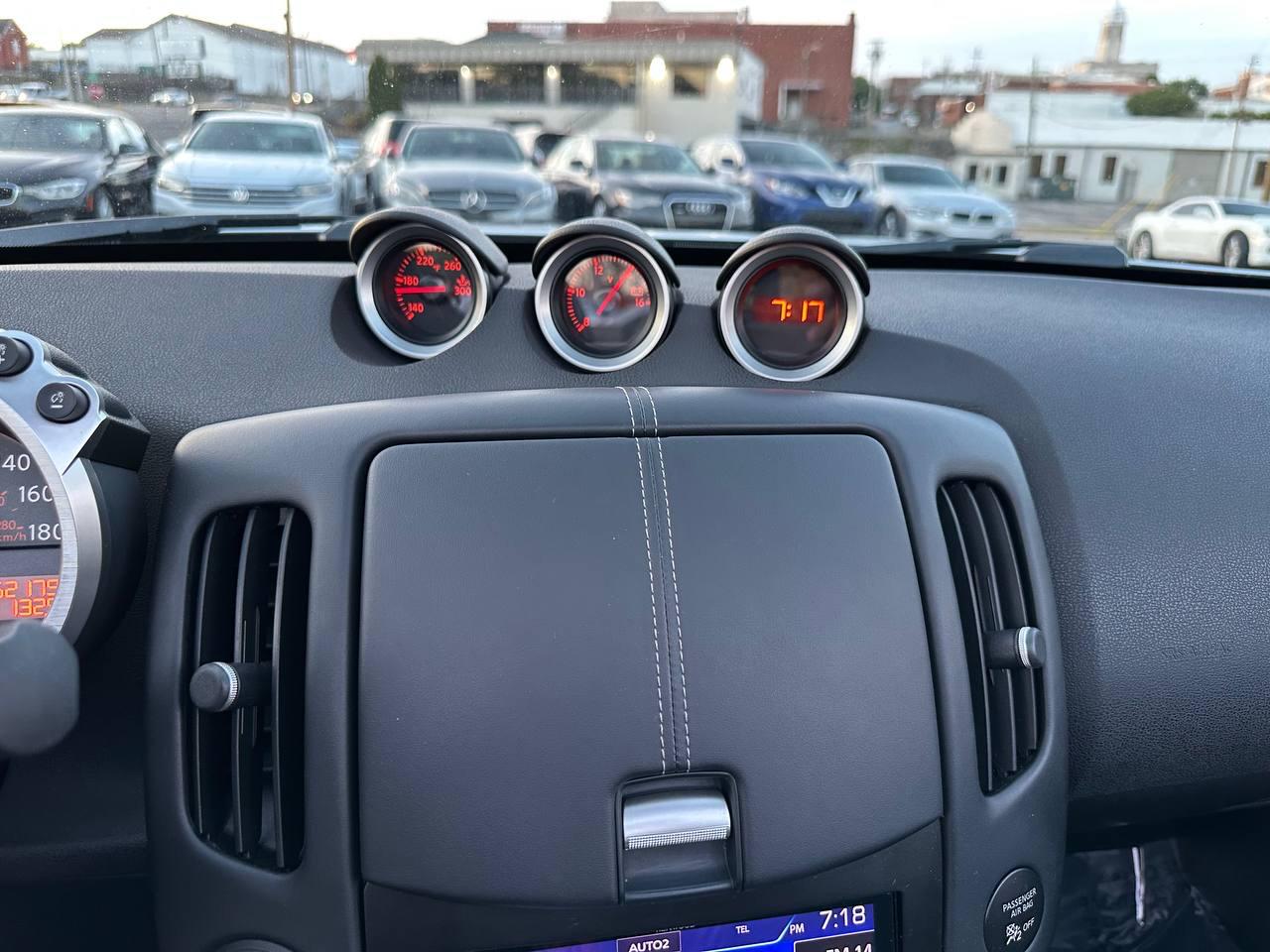 Nissan Z 370Z Touring Roadster 2012