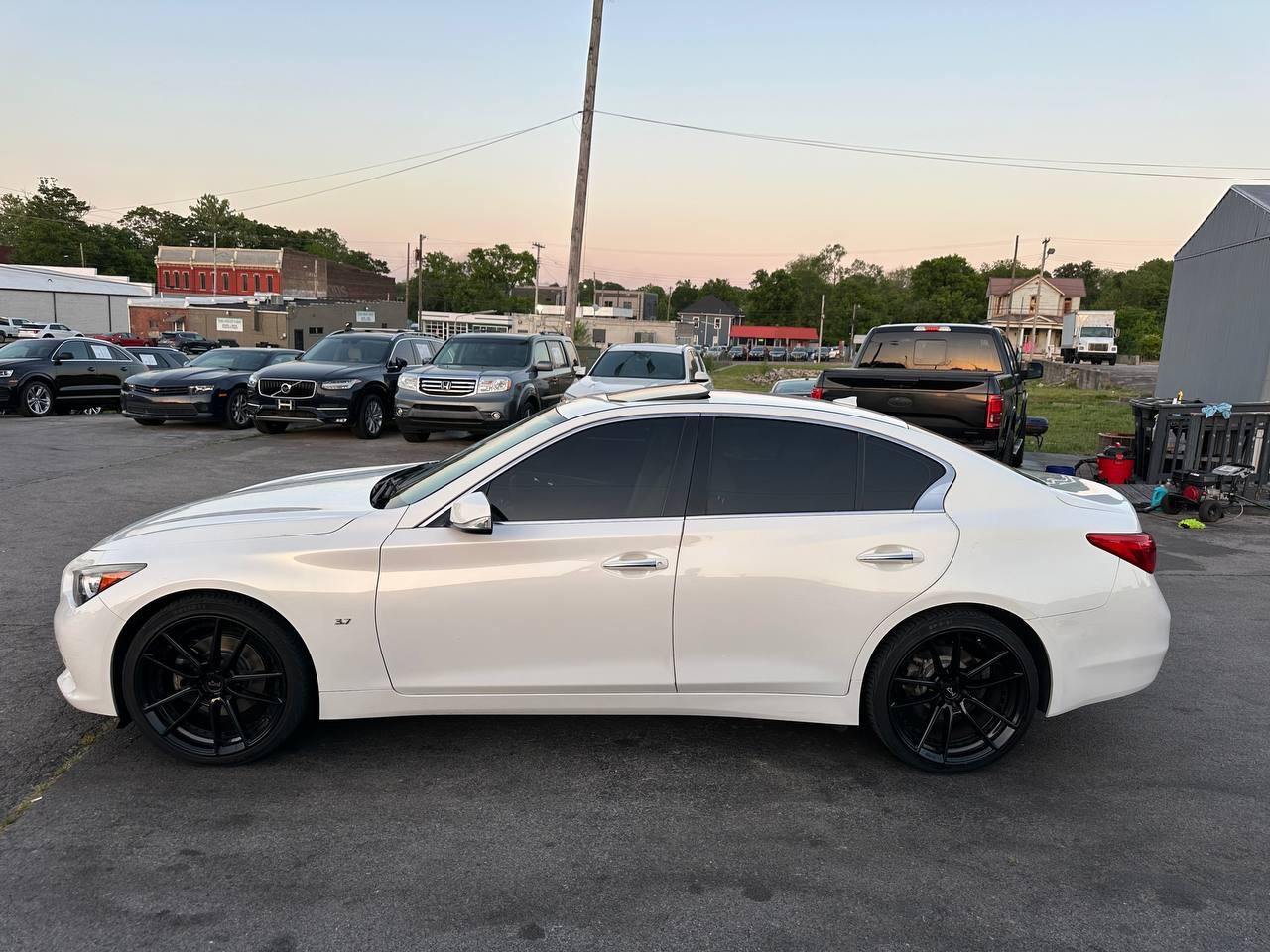 Infiniti Q50 Premium 2015