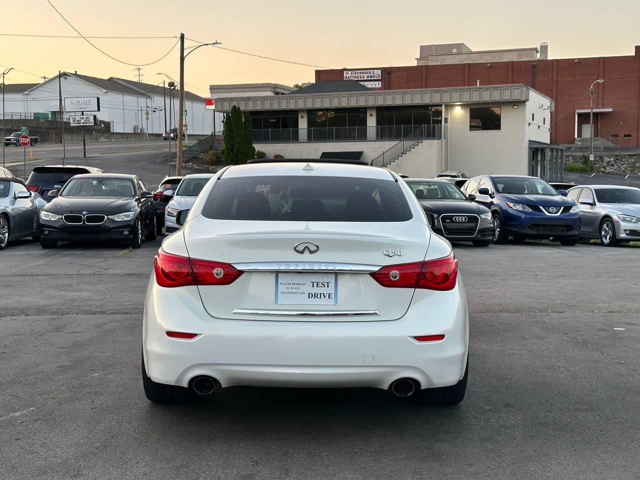 Infiniti Q50 Premium 2015