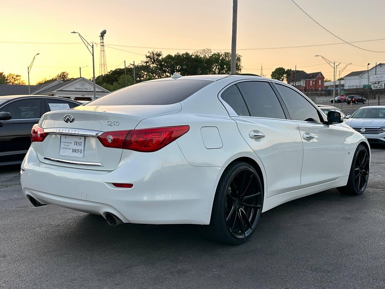Infiniti Q50 Premium 2015