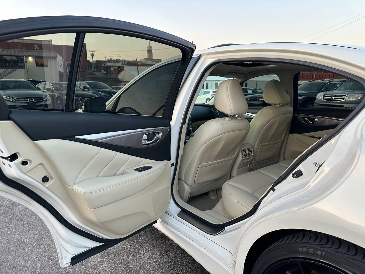 Infiniti Q50 Premium 2015