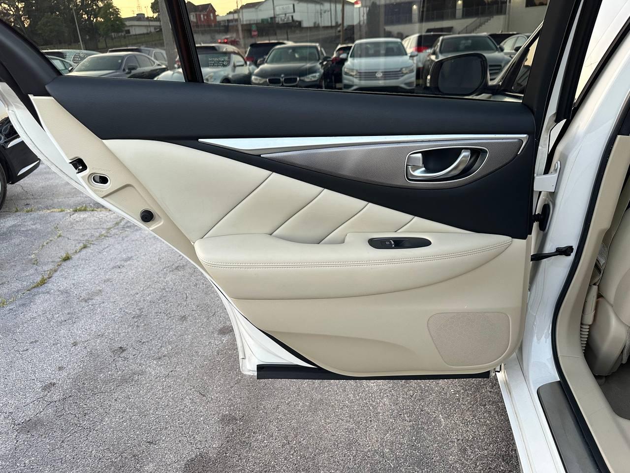 Infiniti Q50 Premium 2015