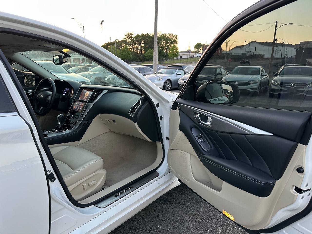 Infiniti Q50 Premium 2015