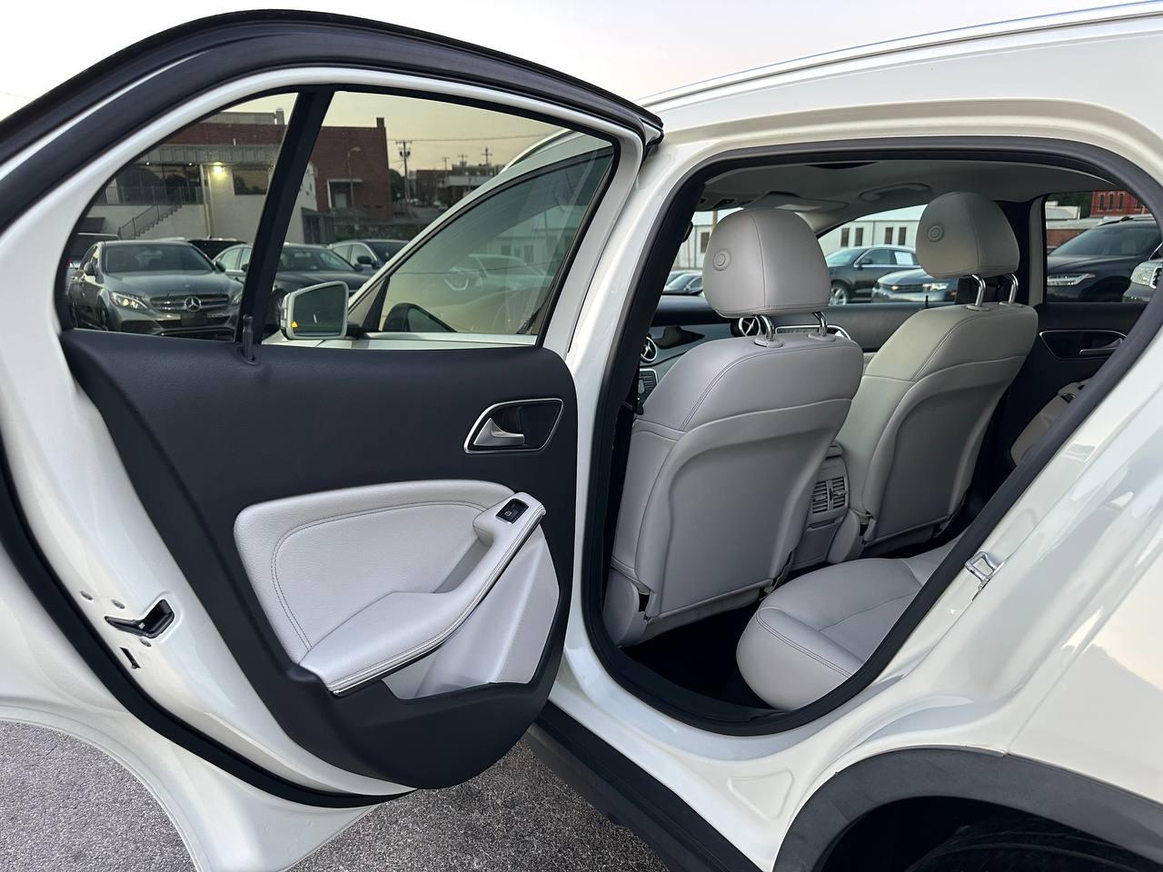 Mercedes-Benz GLA-Class GLA250 4MATIC 2015