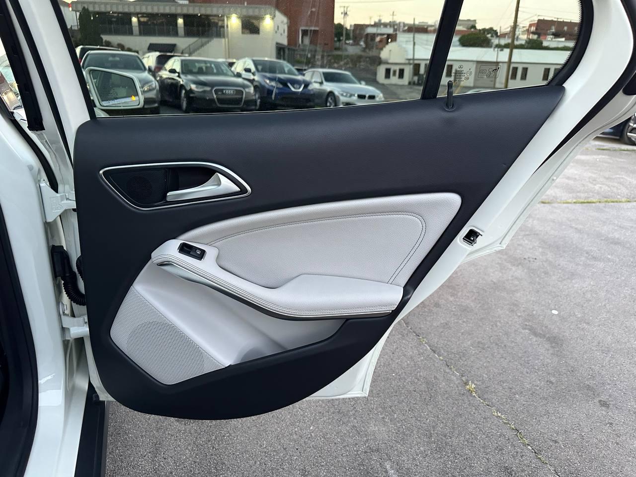 Mercedes-Benz GLA-Class GLA250 4MATIC 2015