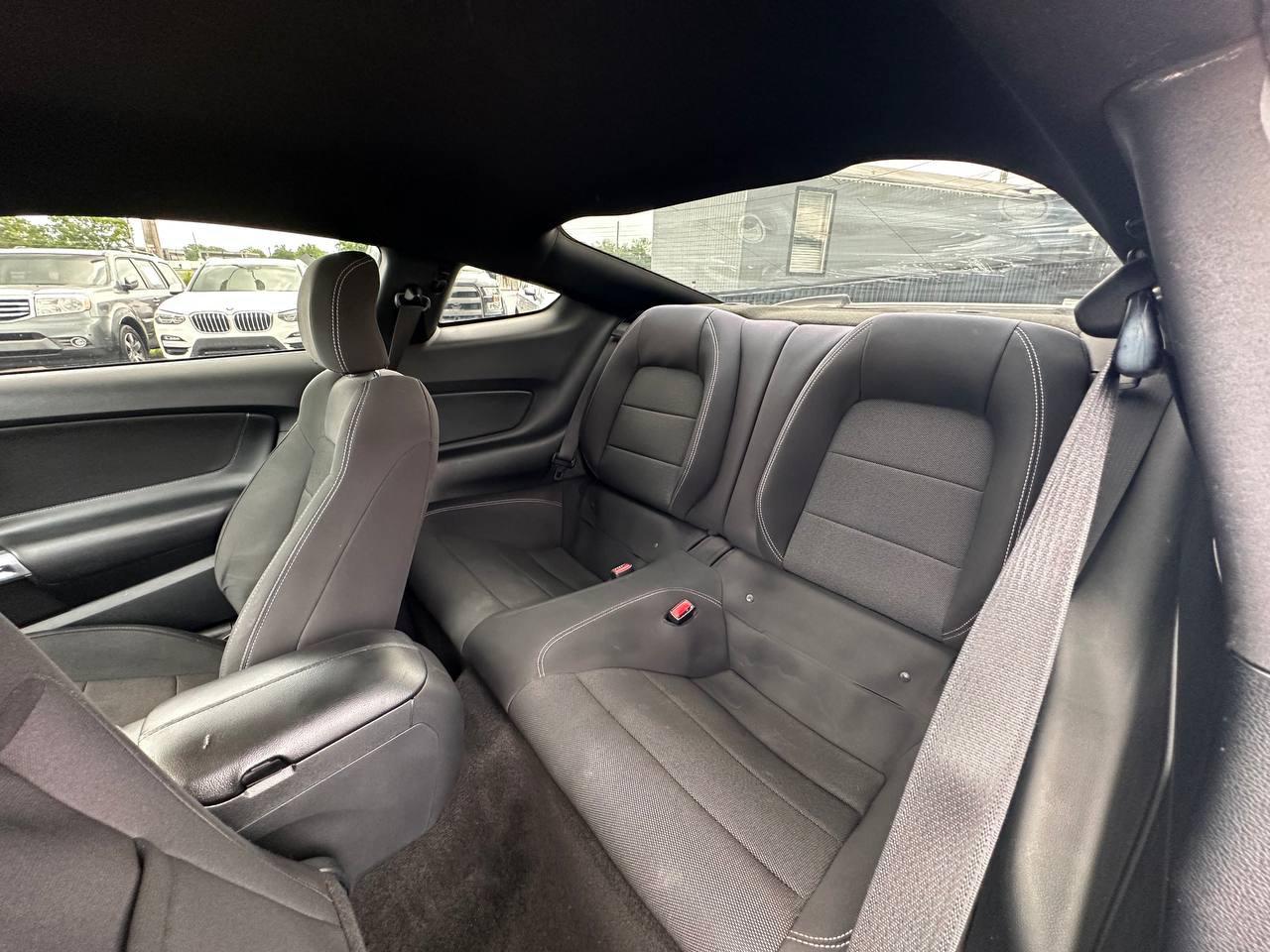 Ford Mustang V6 Coupe 2016