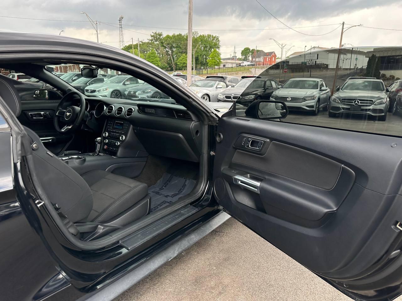 Ford Mustang V6 Coupe 2016