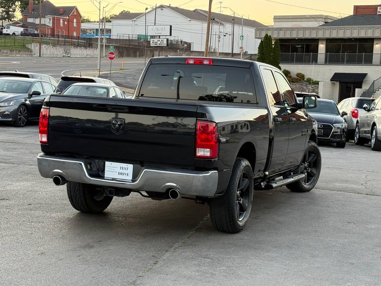 RAM 1500 Tradesman Quad Cab 2WD 2018