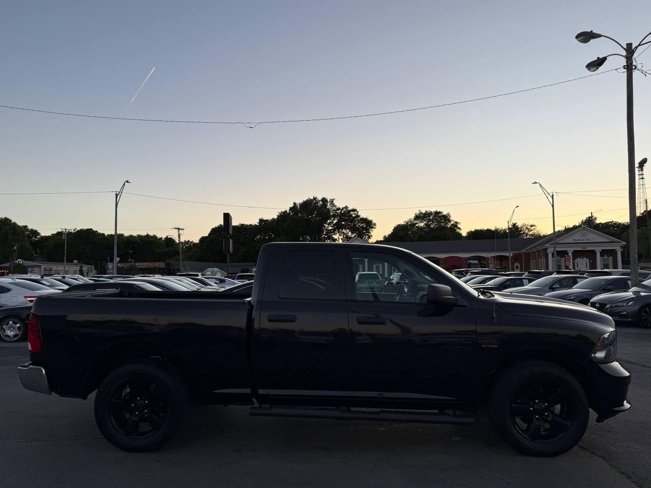 RAM 1500 Tradesman Quad Cab 2WD 2018