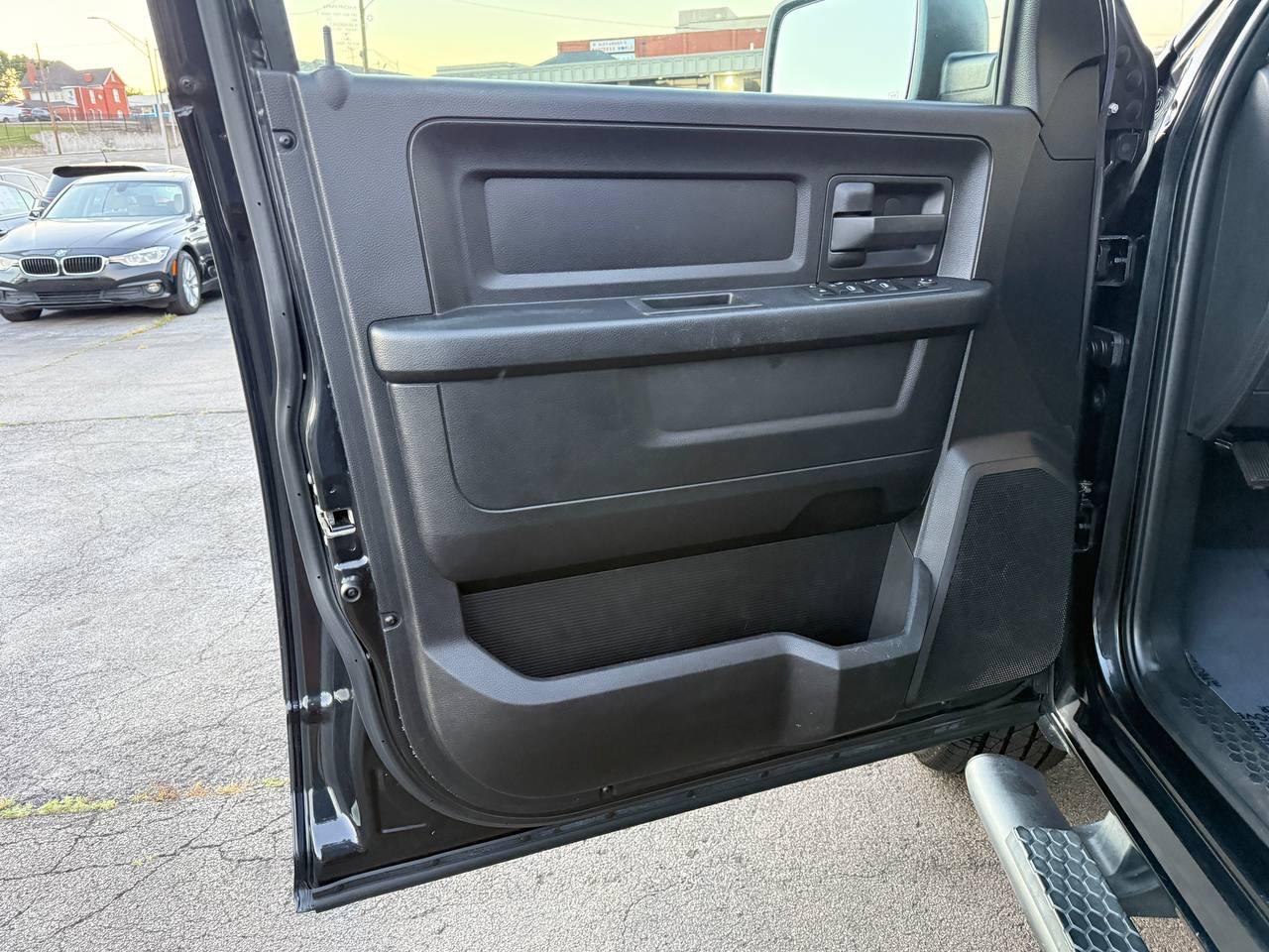 RAM 1500 Tradesman Quad Cab 2WD 2018