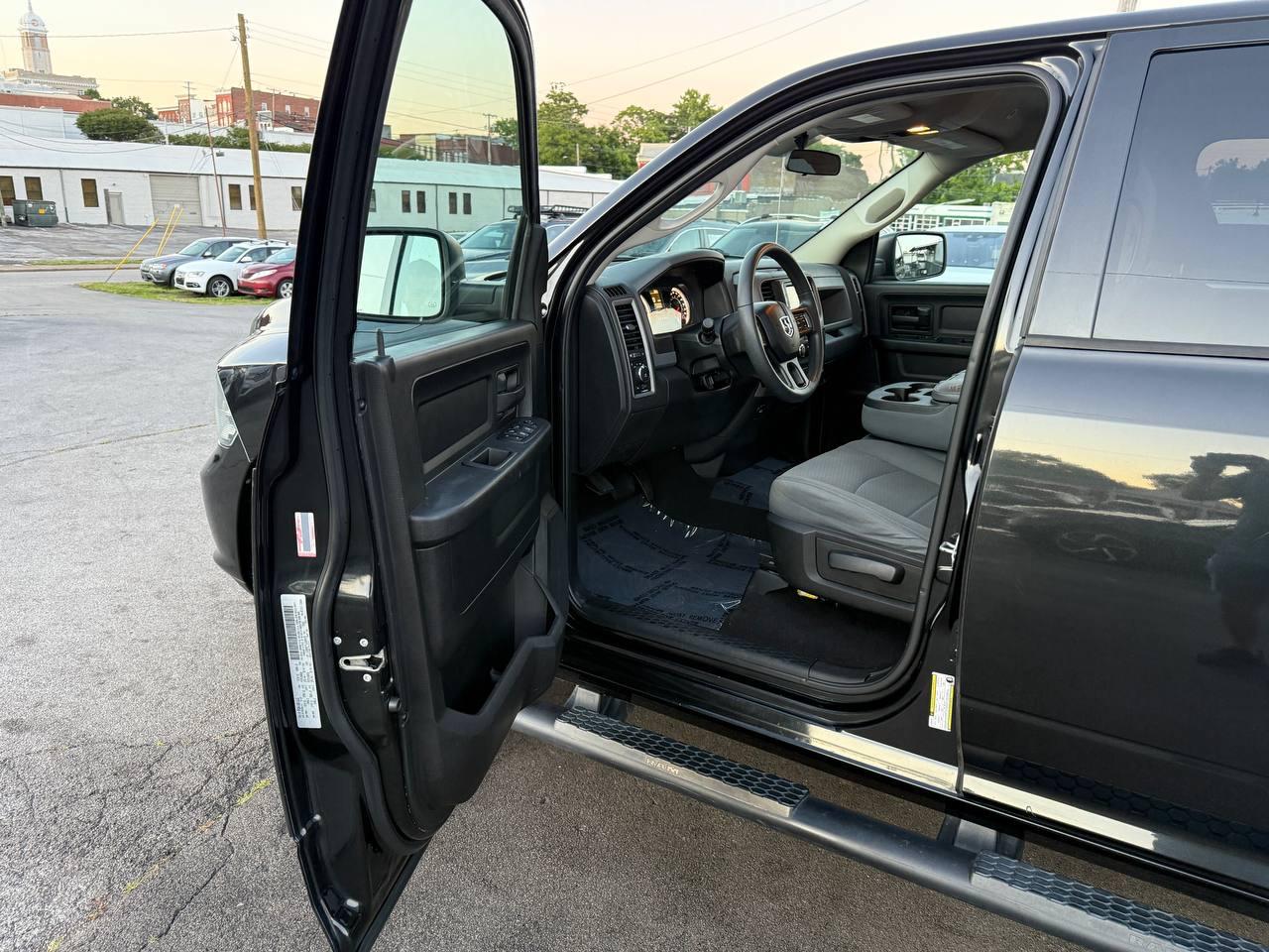 RAM 1500 Tradesman Quad Cab 2WD 2018
