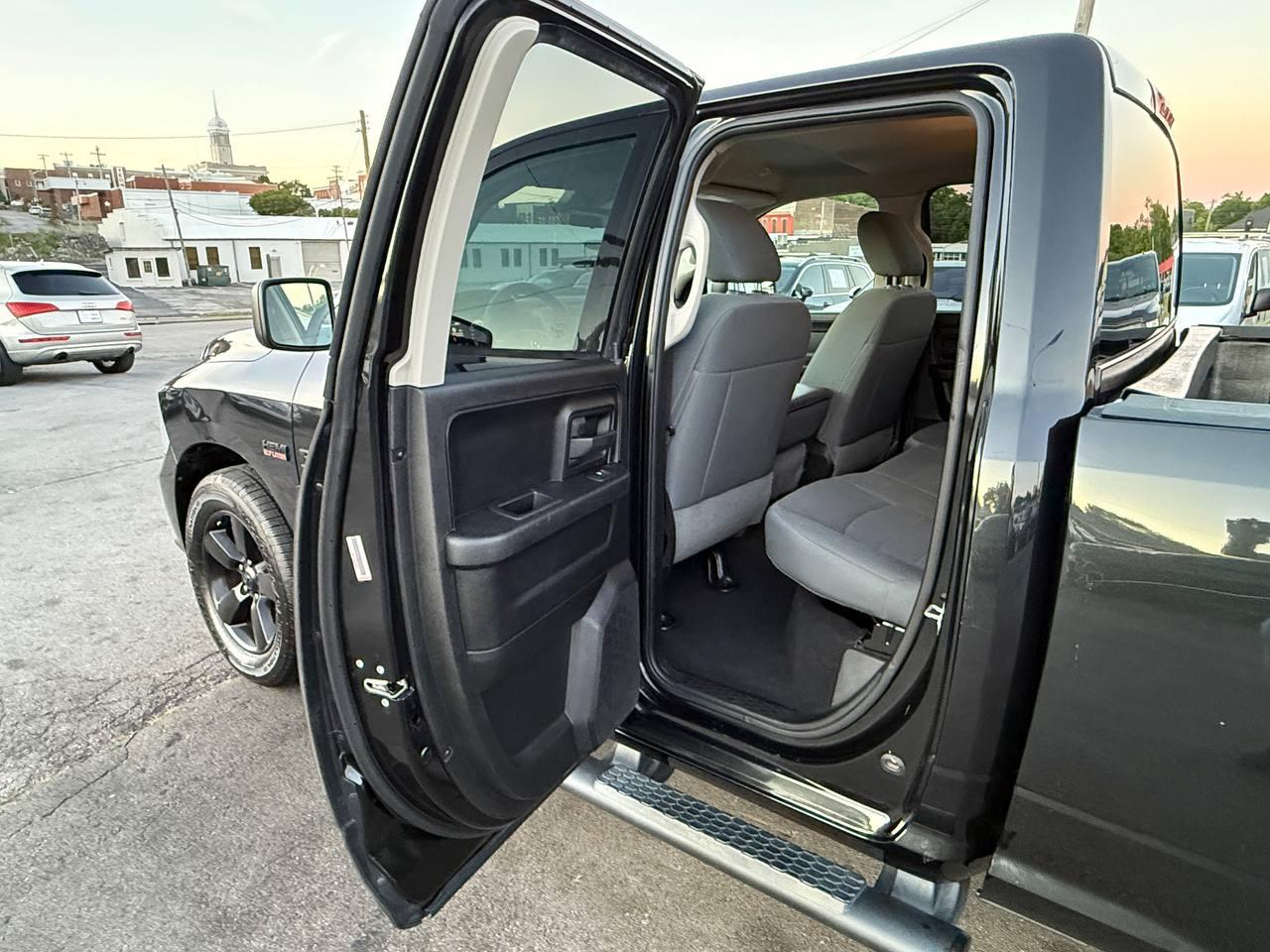 RAM 1500 Tradesman Quad Cab 2WD 2018