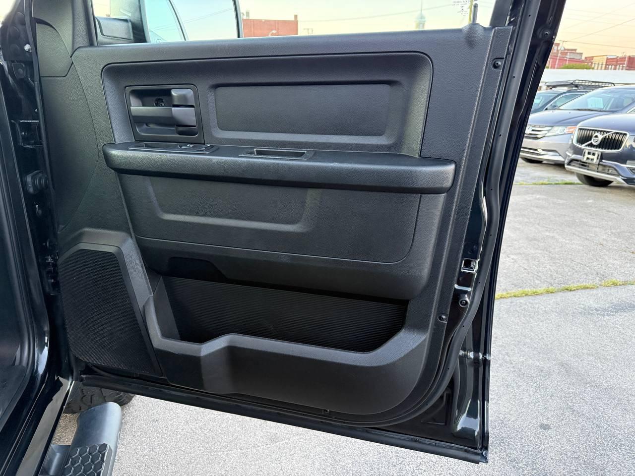 RAM 1500 Tradesman Quad Cab 2WD 2018
